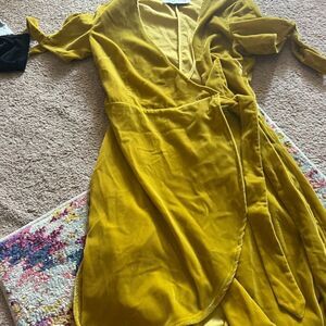 Uuniq velvet small wrap dress